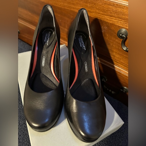 Like new Rockport Total Motion Leah Pump - Picture 8 of 10